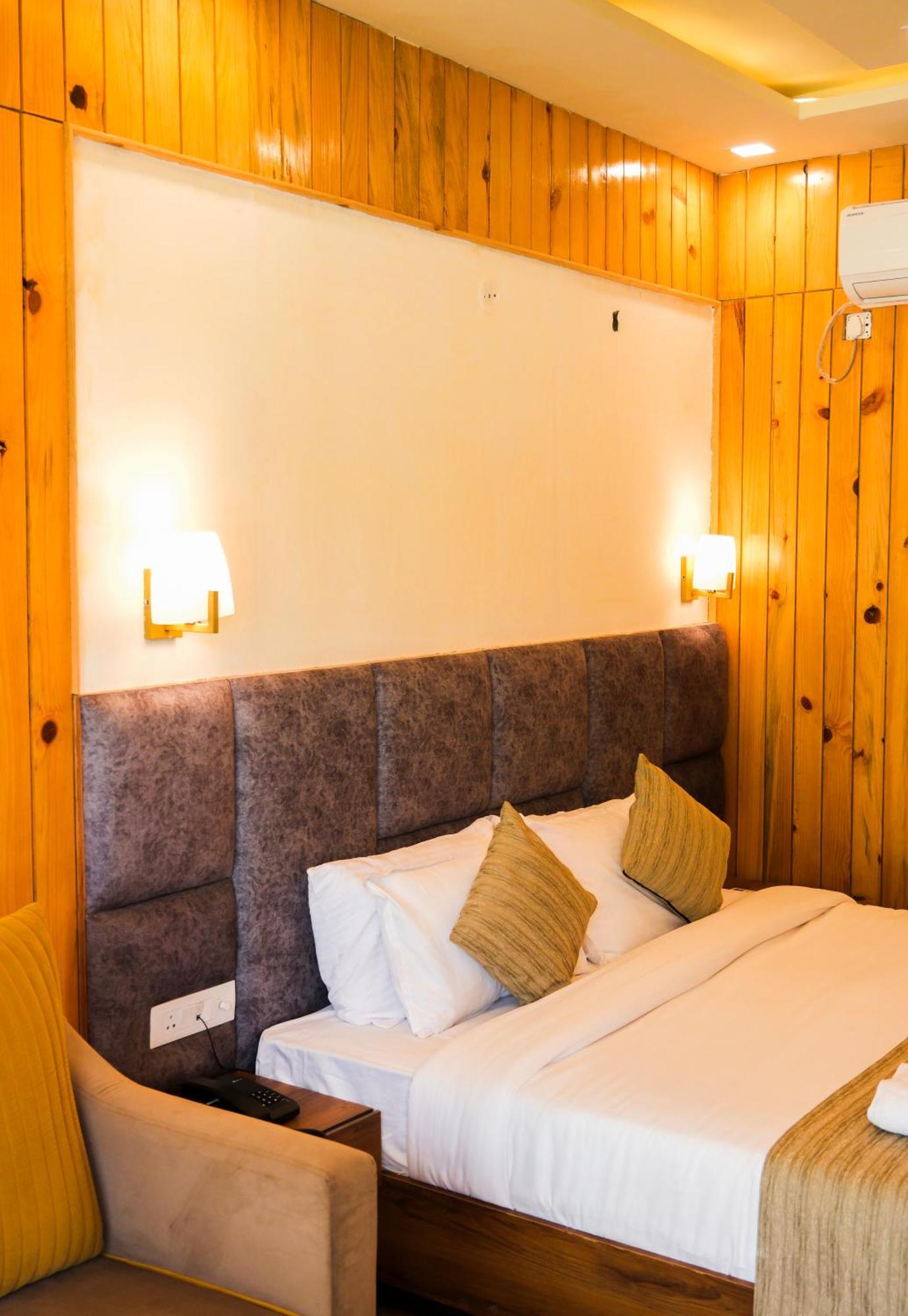 Qcent Woods Resort & Spa, Risikés Kültér fotó